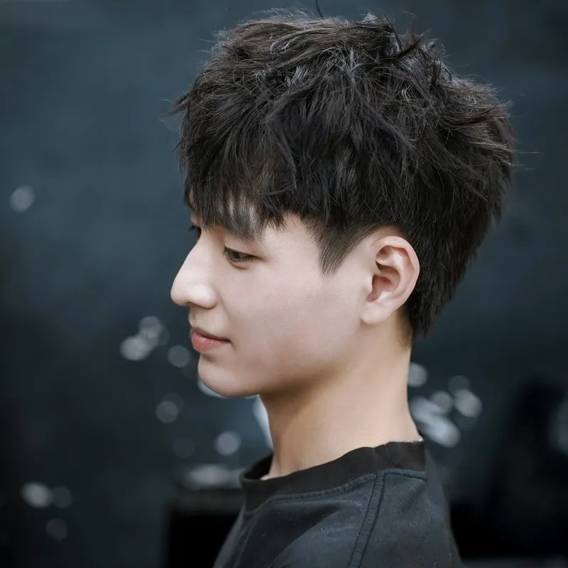 Màu tóc nâu đen cho nam giúp bạn nổi bật trong mọi hoàn cảnh