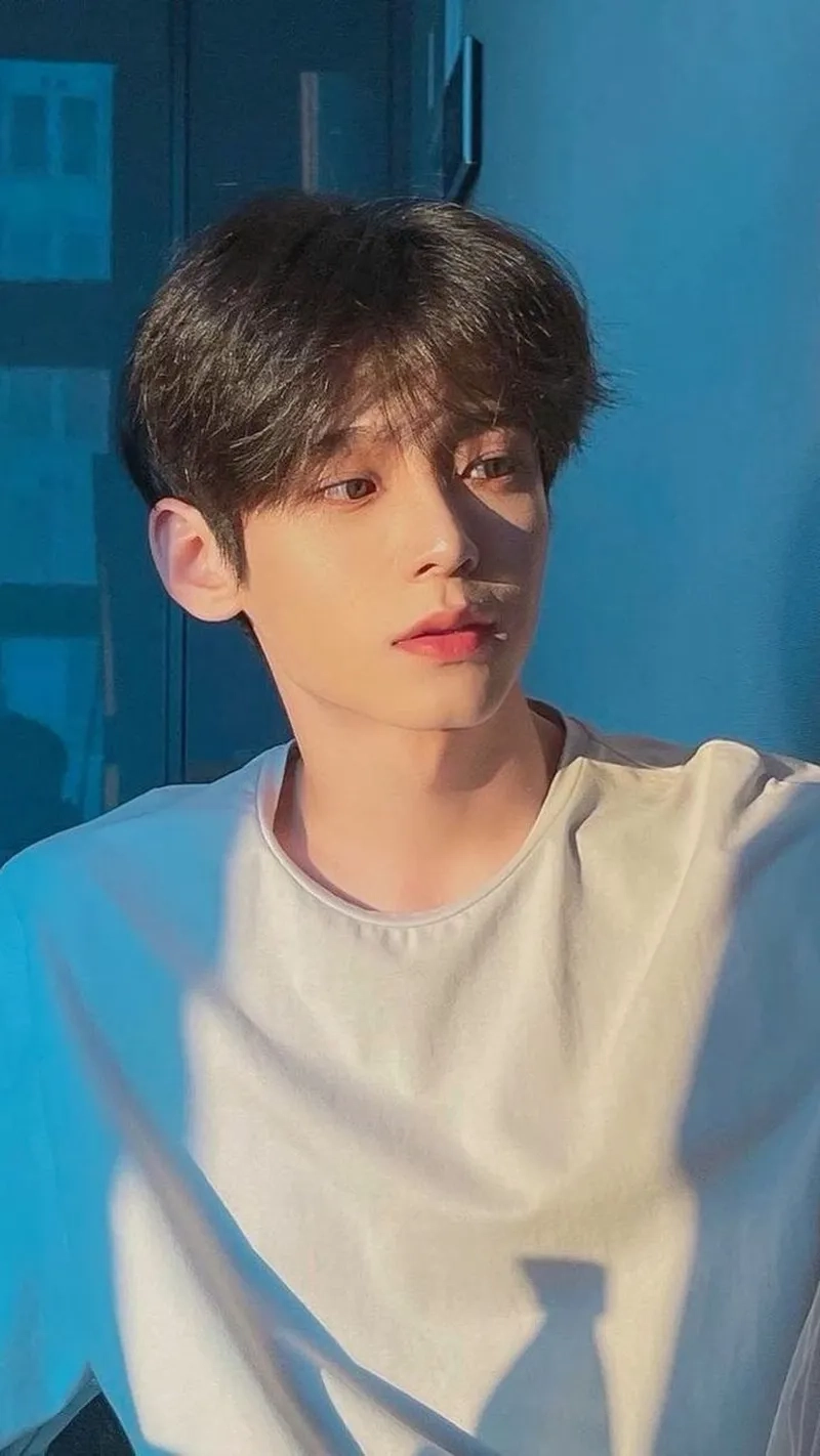 Màu nâu đen tóc nam thời thượng và dễ phối đồ