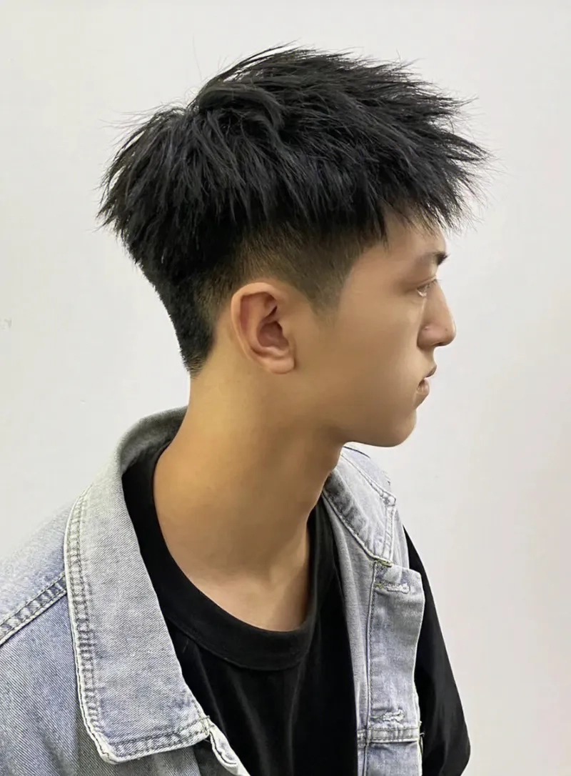 Nhuộm nâu đen nam để có mái tóc lịch lãm và mạnh mẽ