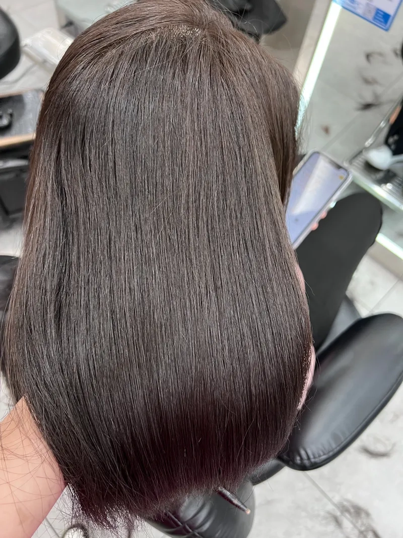 Tỏa sáng với màu nhuộm đen nâu thời thượng