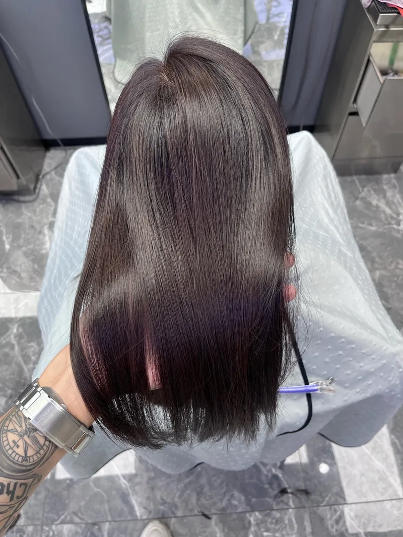 Quyến rũ với màu đen ánh nâu sang trọng