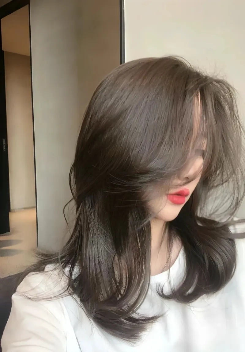 Màu tóc nâu trà đen cho phong cách hiện đại