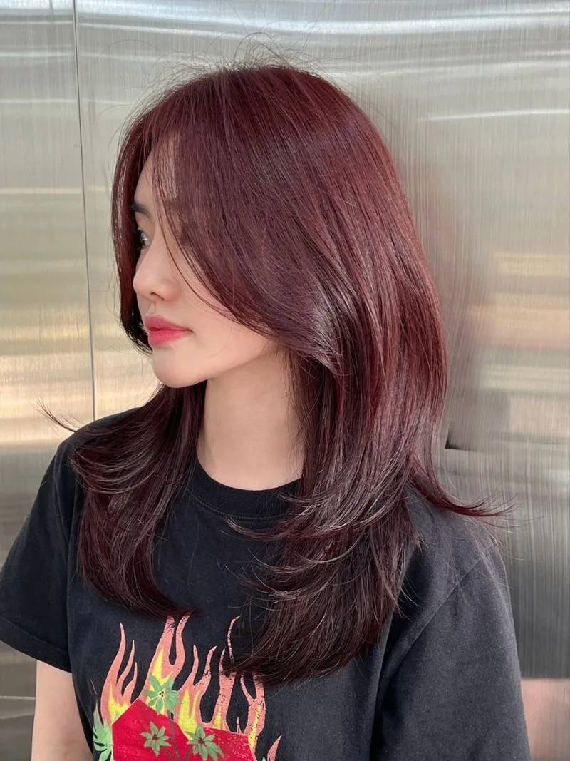 Nhuộm tóc màu nâu đỏ cho phong cách hiện đại