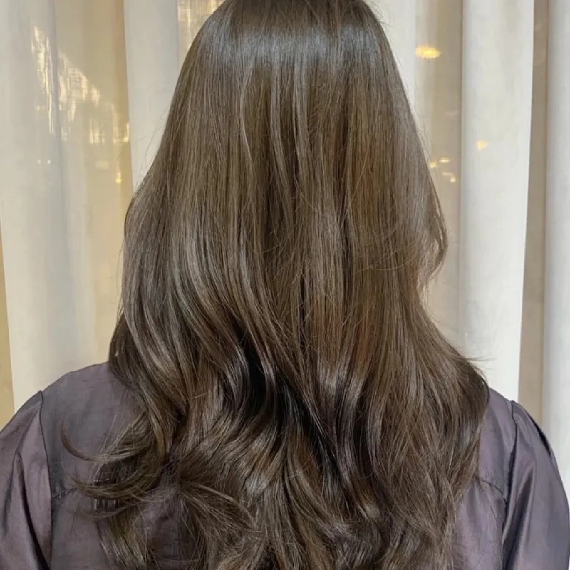 Nâu lạnh tone trầm mang lại vẻ đẹp bí ẩn và cuốn hút