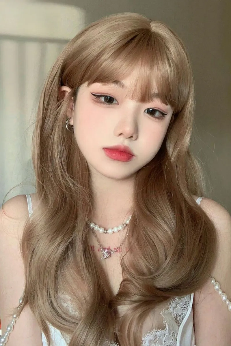 Tóc nhuộm màu nâu lạnh phong cách sang trọng và hiện đại