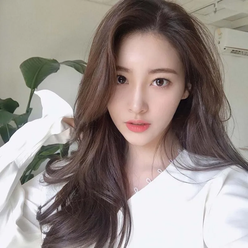 Tóc màu nâu tây tạo điểm nhấn cá tính