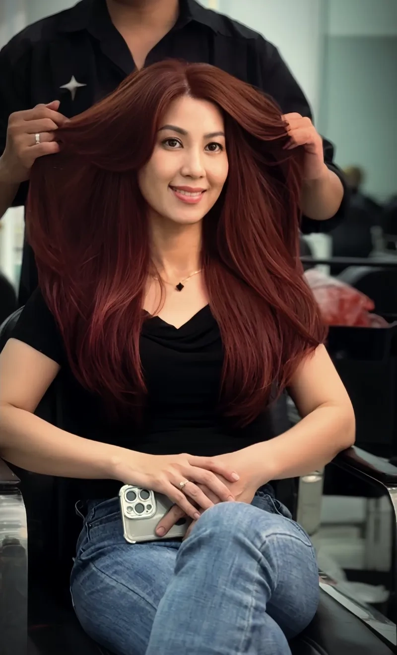 Tóc đẹp tôn da với sắc nâu hồng trà dịu dàng