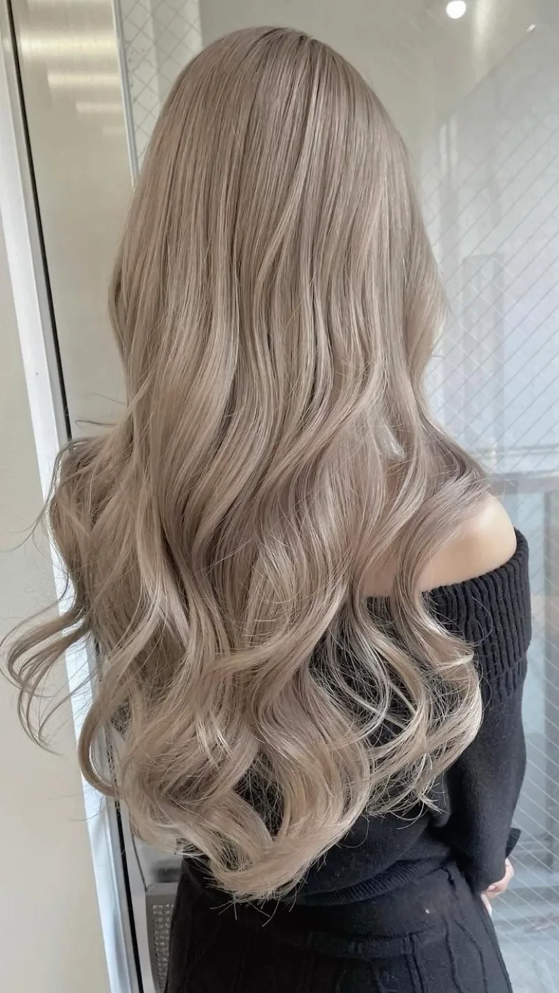 Màu nhuộm nâu trà sữa tạo phong cách trẻ trung và thời trang