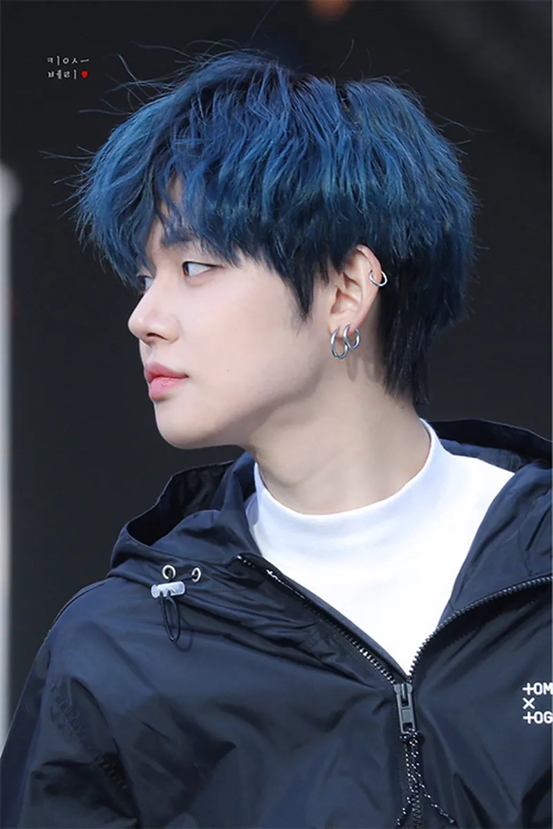 Tóc nhuộm xanh đen nam cho phong cách độc lạ