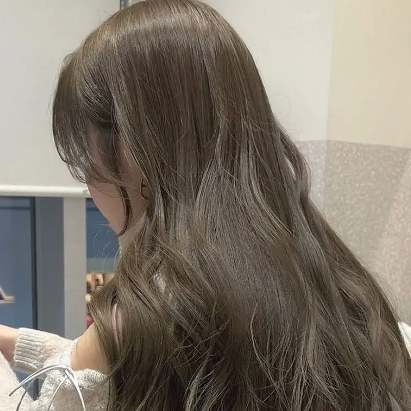 Màu nâu khói xanh rêu tạo vẻ đẹp bí ẩn và cuốn hút