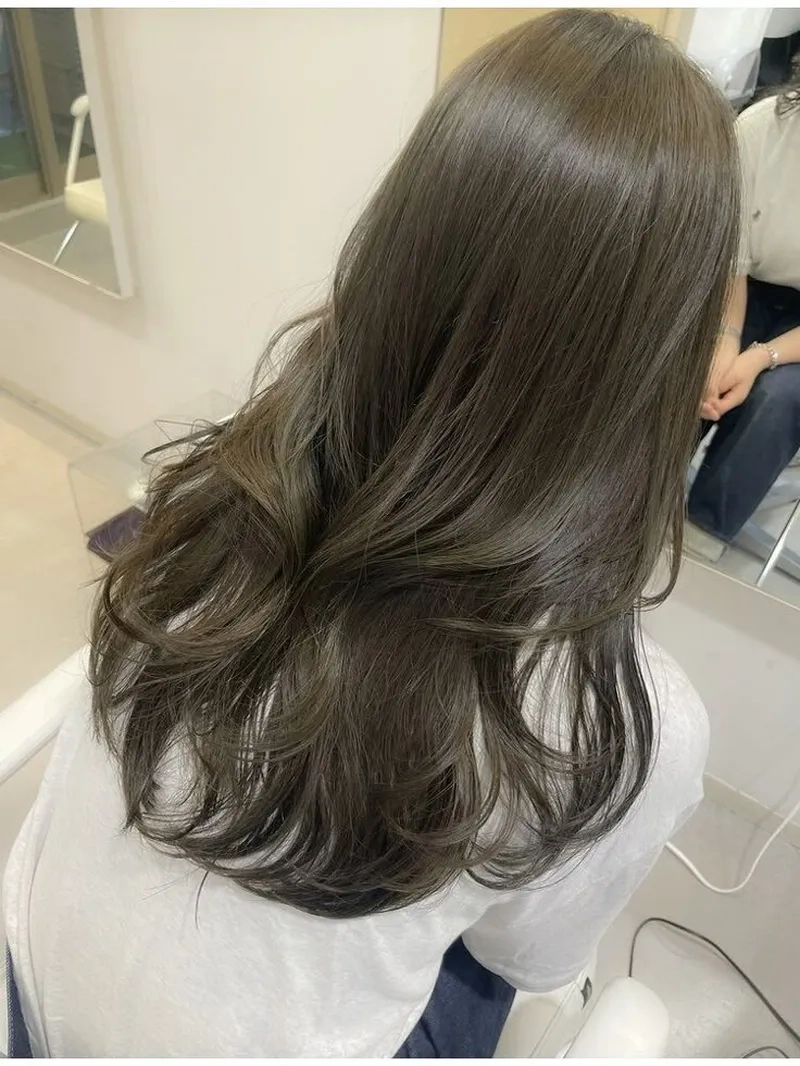 Màu tóc khói ánh xanh làm mới diện mạo của bạn