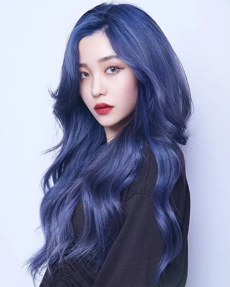 Màu khói xanh đen giúp bạn tỏa sáng trong mọi ánh nhìn