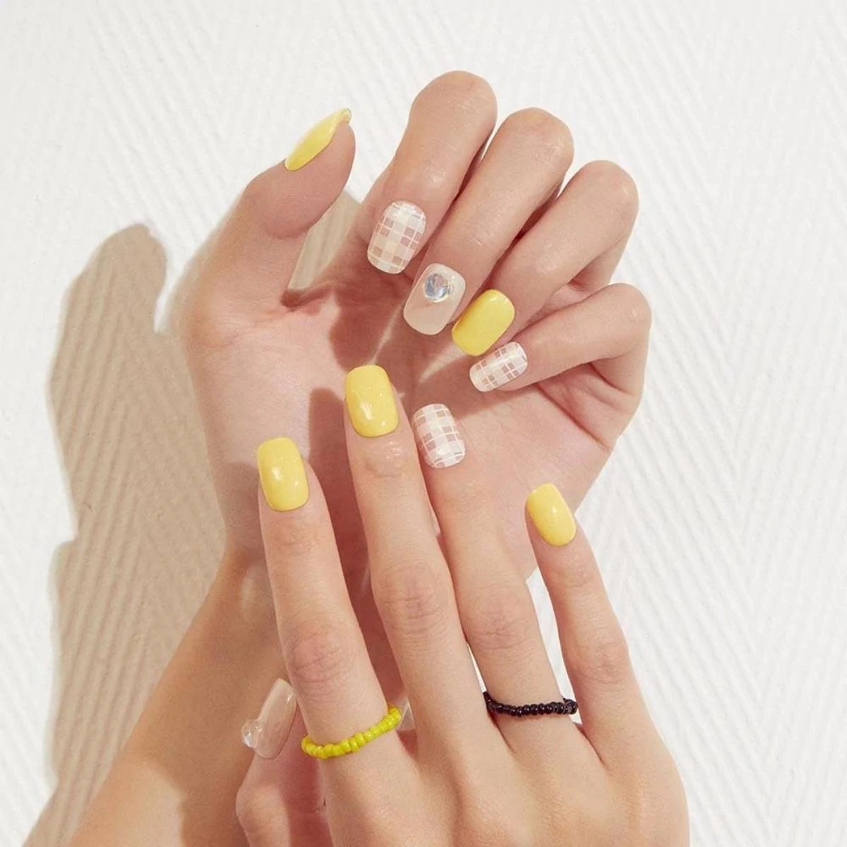 Móng vẽ đơn giản đẹp nhẹ nhàng phù hợp nhiều phong cách