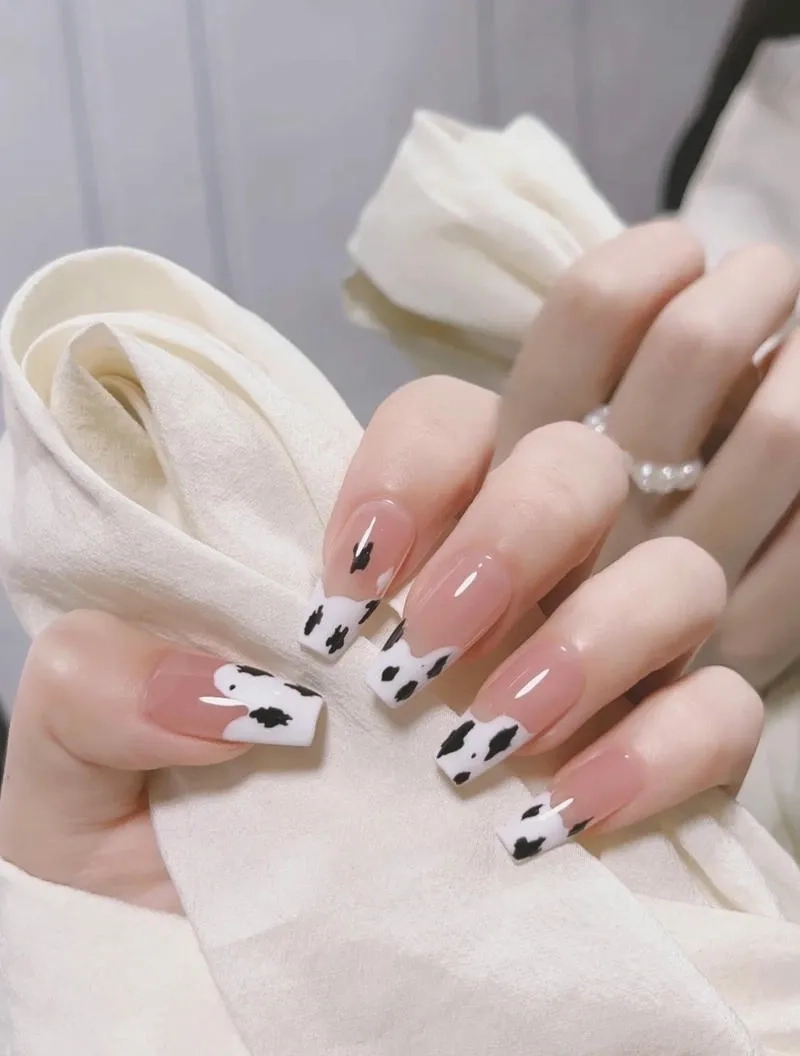 Phong cách độc đáo và trẻ trung với móng tay bò sữa đẹp