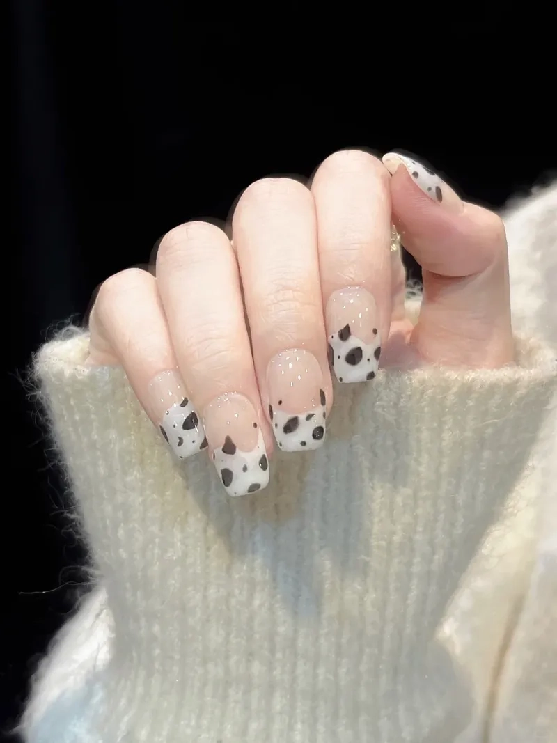 Đổi mới phong cách với bộ sưu tập mẫu nail bò sữa bắt mắt