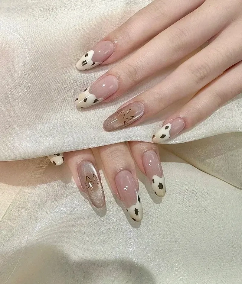 Phong cách cá tính với bộ móng nail sữa bò nổi bật