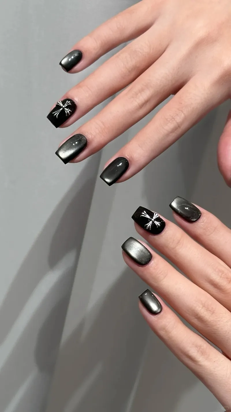 Sành điệu không giới hạn với nail đen cá tính cho mọi cô gái