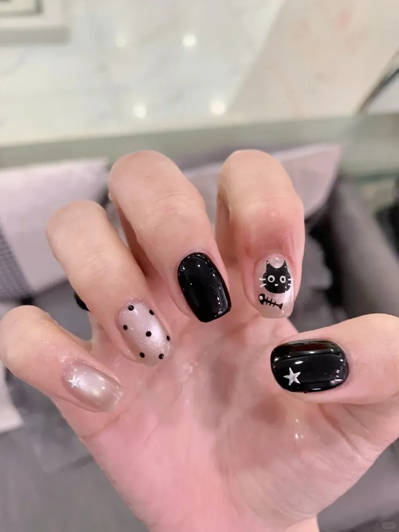 Phong cách mới lạ từ nail đen trắng cá tính không thể bỏ qua