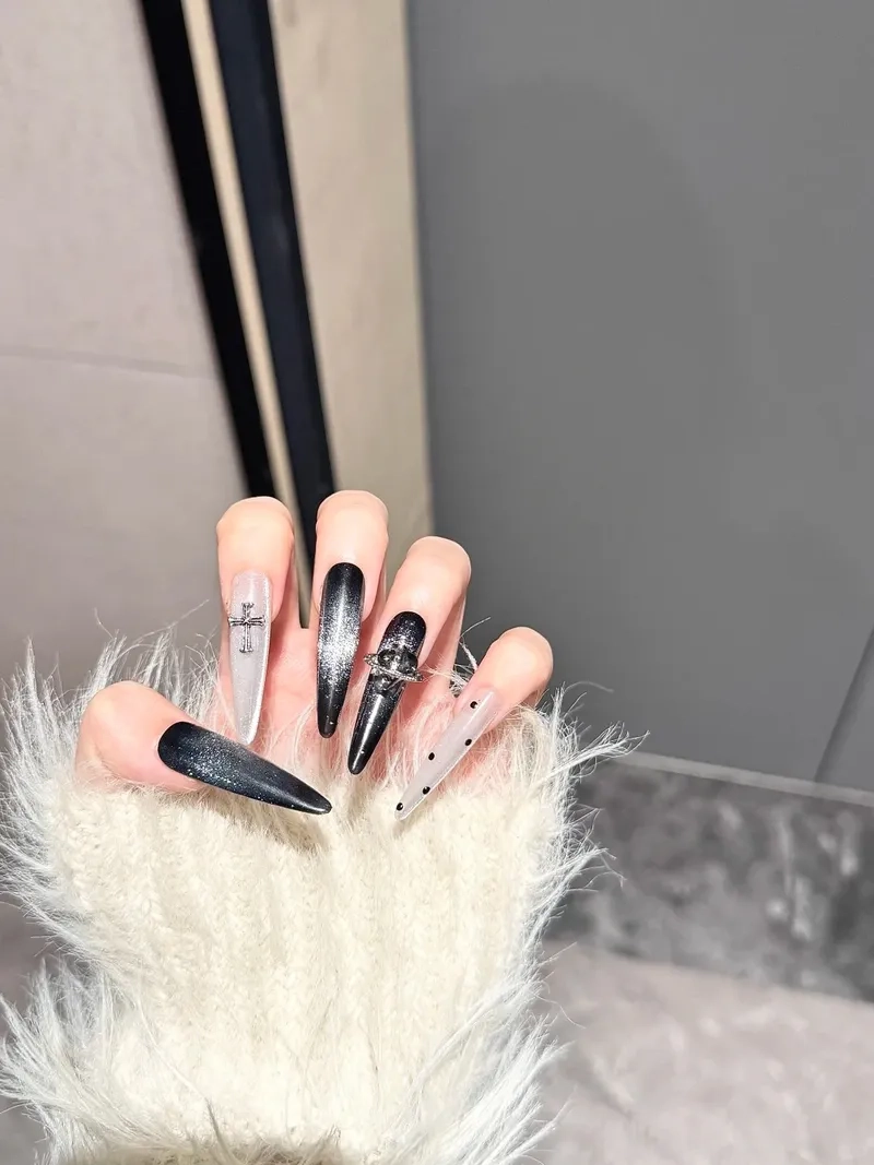 Đẳng cấp với mẫu nail cá tính đầy sức hút