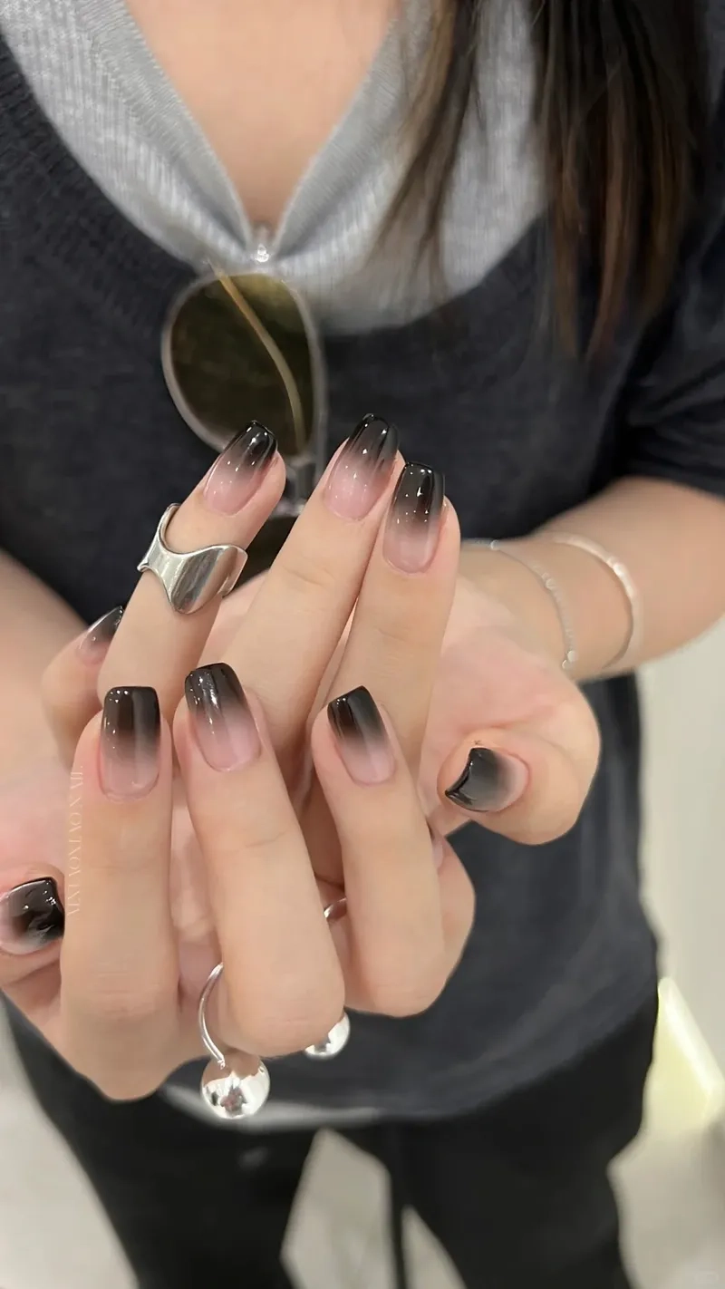 Tự tin khoe cá tính với mẫu nail đơn giản cá tính