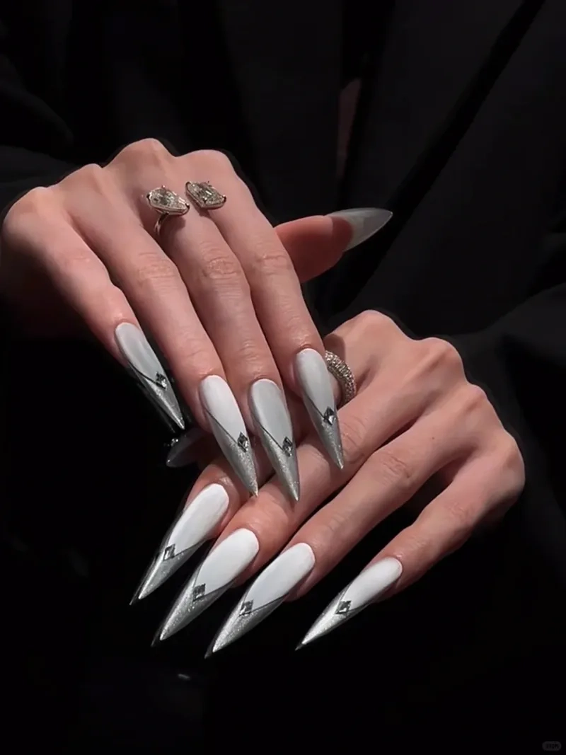 Đẹp nổi bật với mẫu nail đẹp cá tính phong cách riêng