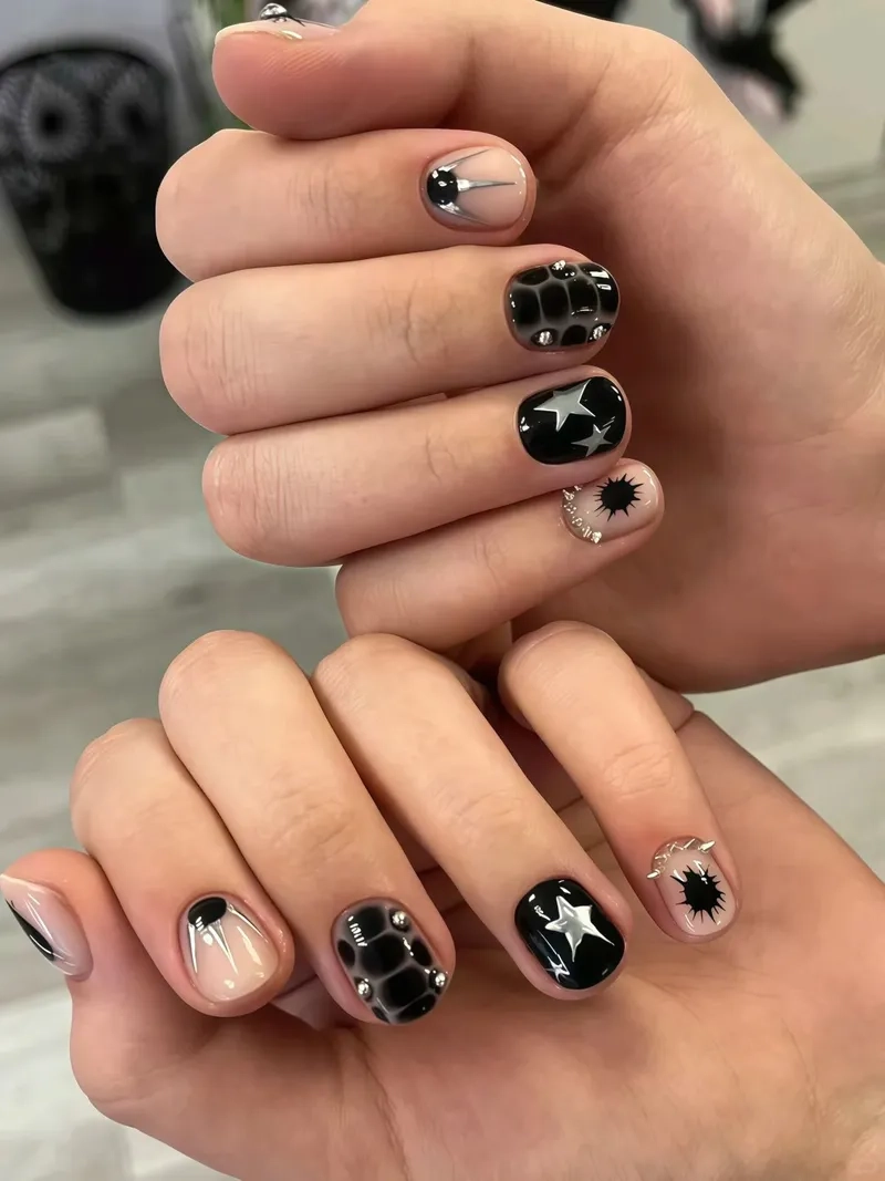 Phong cách năng động với nail ngắn cá tính cho nàng hiện đại