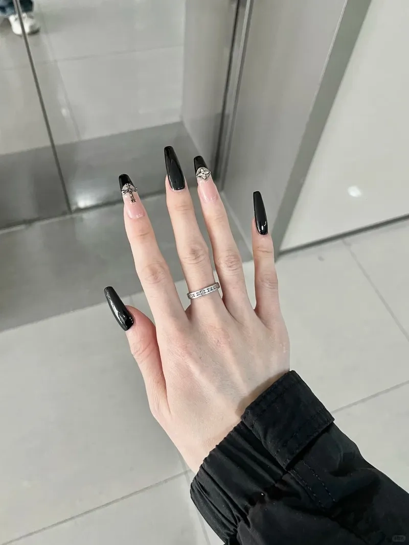 Tỏa sáng mọi lúc với nail dài cá tính thời thượng