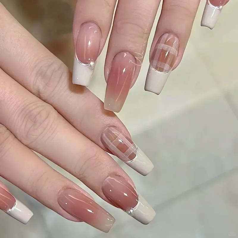 Phong cách mới cùng nail đẹp caro hợp mọi dịp