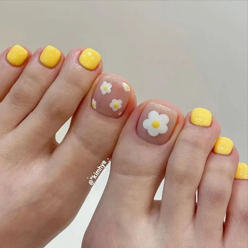 Tỏa sáng với nail móng chân cute hợp mọi phong cách