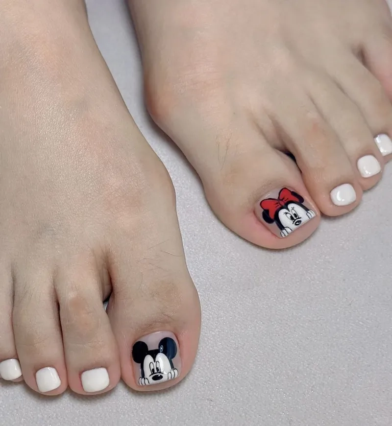 Duyên dáng và nổi bật cùng nail móng chân dễ thương