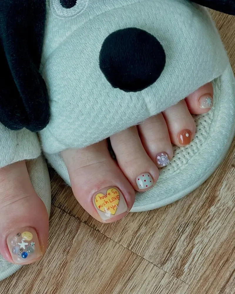 Khám phá những mẫu móng chân dễ thương dành cho bạn