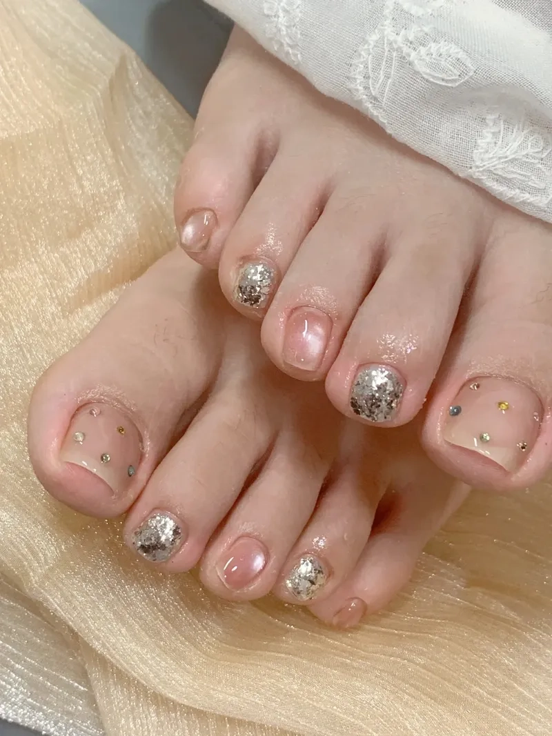 Tận hưởng cảm giác mới mẻ với vẽ móng chân đơn giản