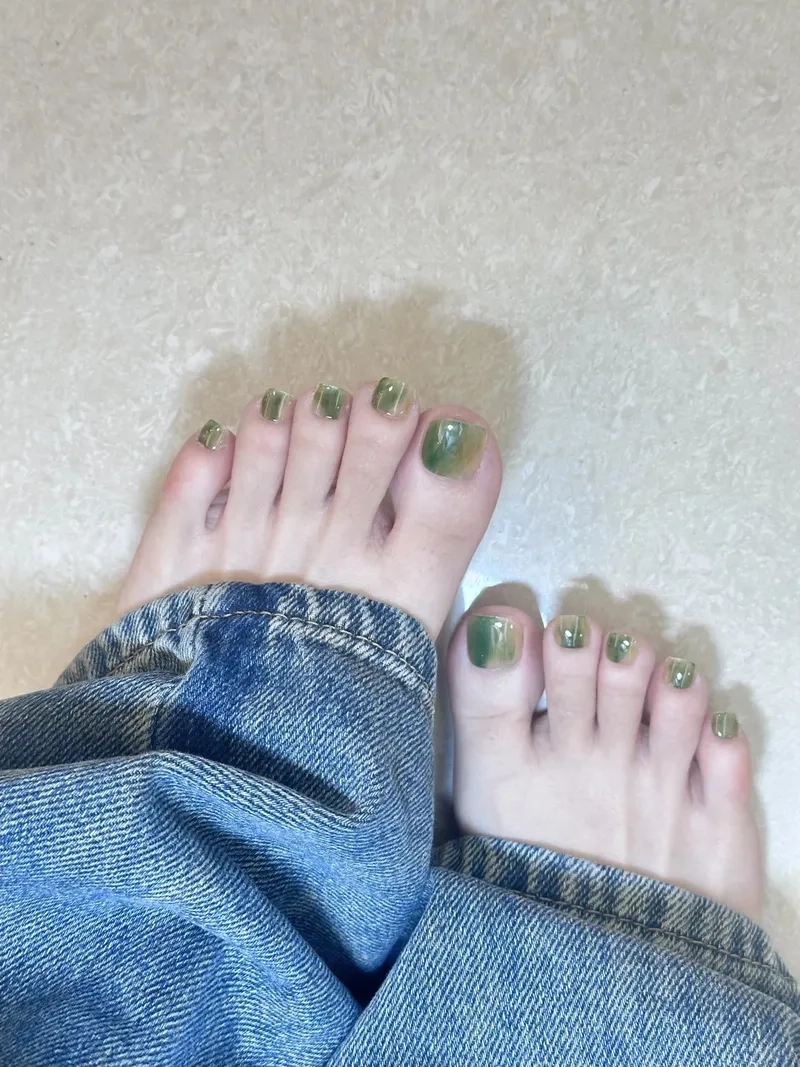Mẫu móng chân đẹp màu xanh ngọc khiến ai cũng phải ngắm nhìn