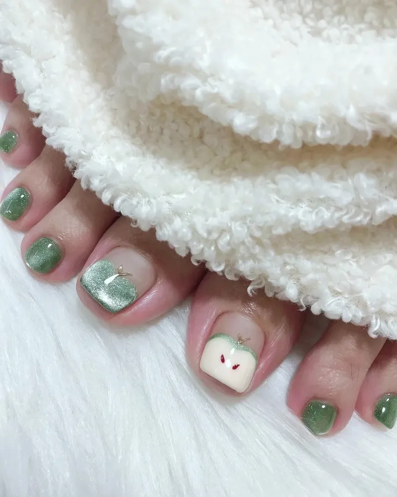 Mẫu nail chân màu xanh ngọc đầy sức sống và cá tính riêng