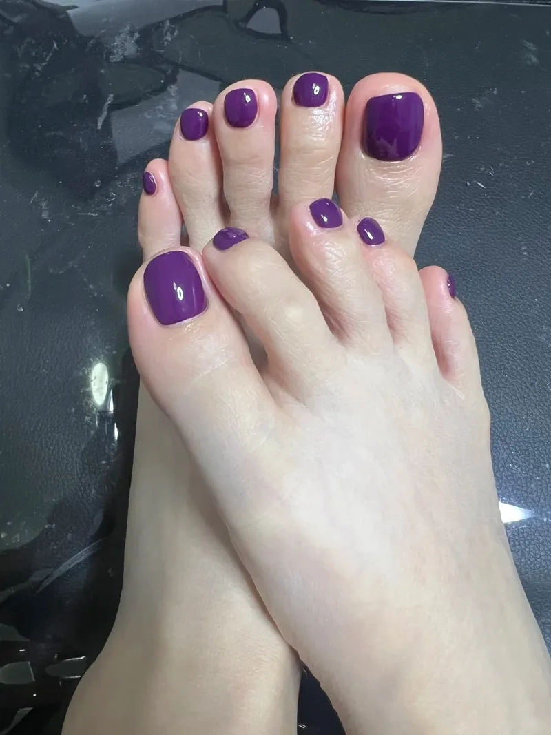 Phong cách thanh lịch cùng móng chân đơn giản đẹp