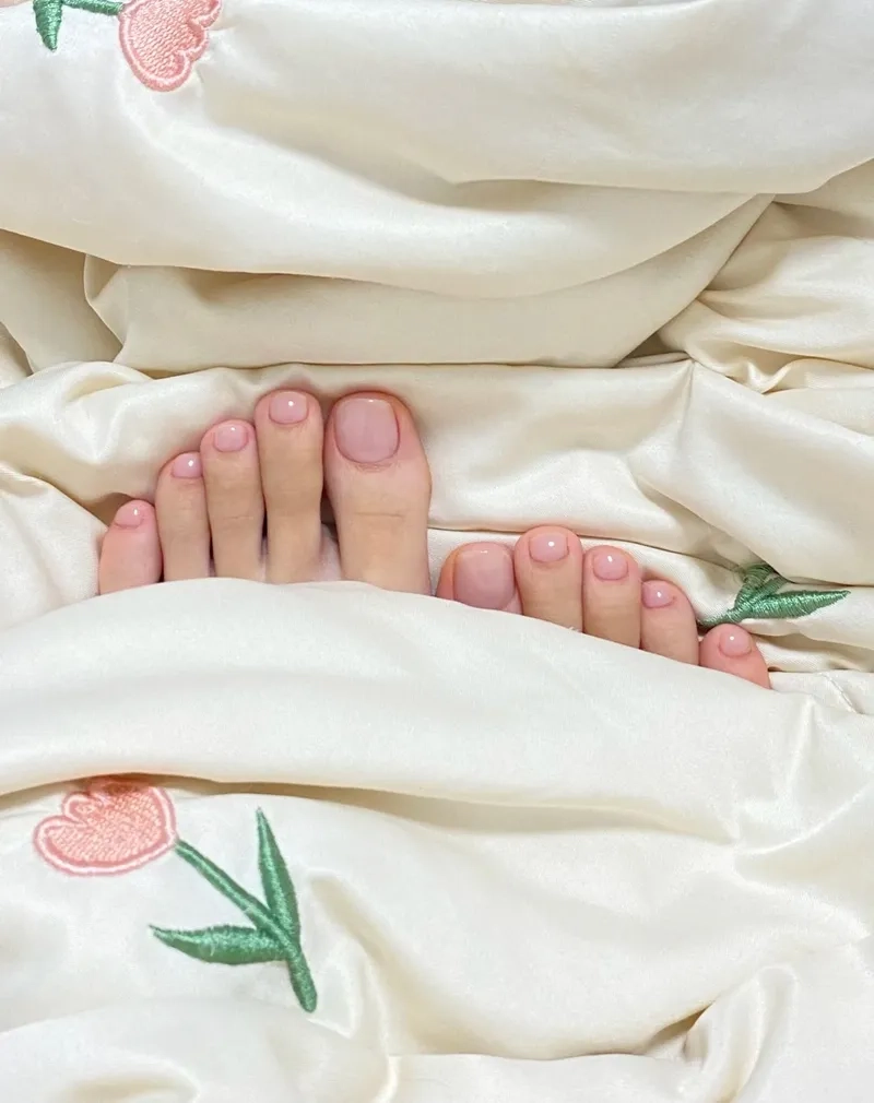 Xinh xắn với mẫu nail chân đơn giản đẹp phù hợp mọi dịp