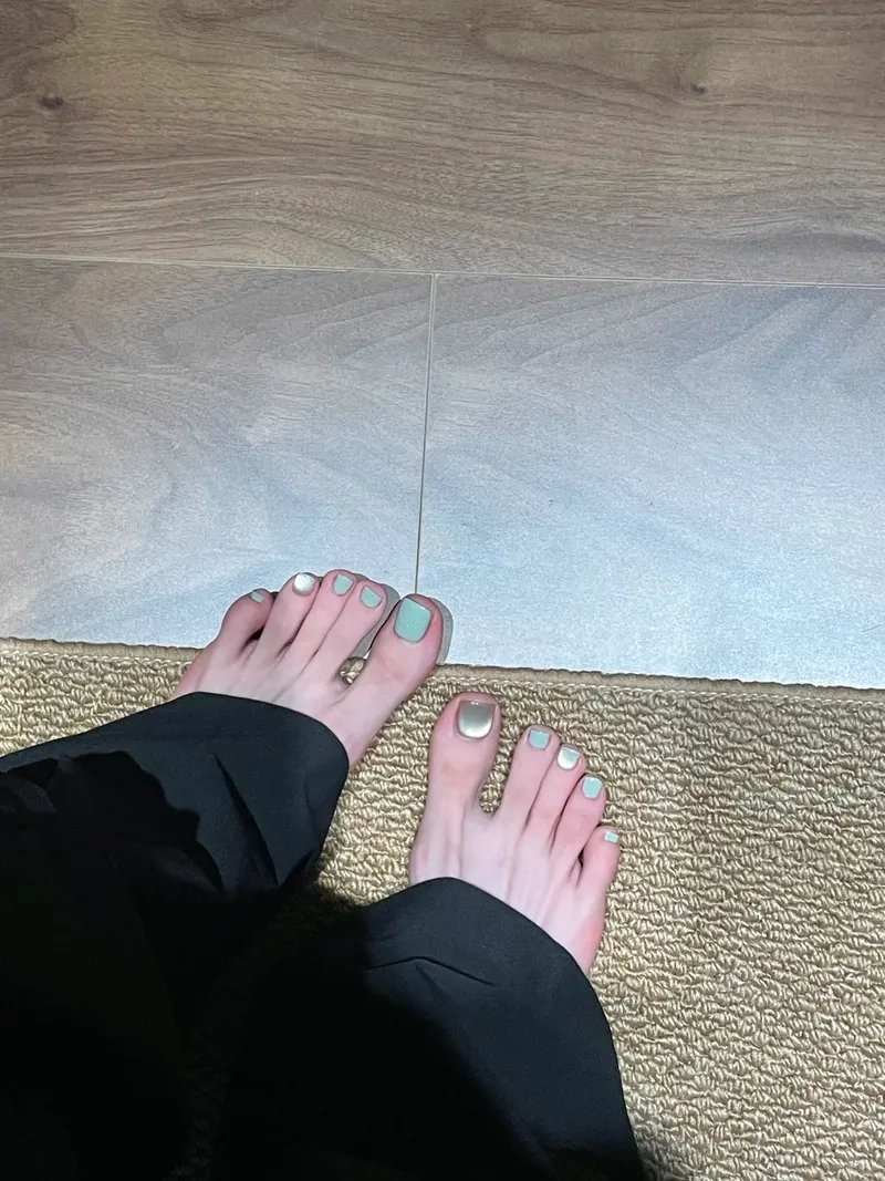 Diện mạo hoàn hảo với móng chân sơn gel đẹp trẻ trung