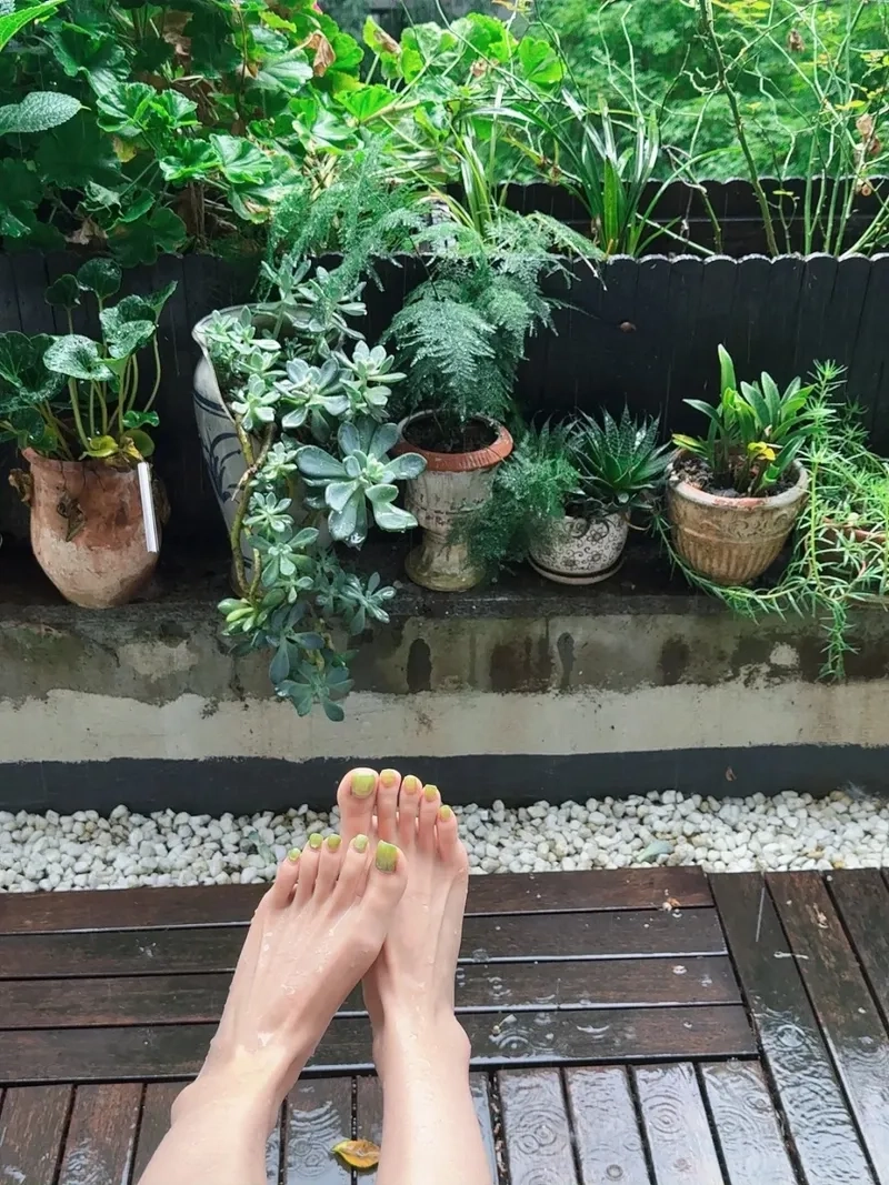 Thử ngay mẫu sơn gel chân đẹp cho đôi chân thêm quyến rũ