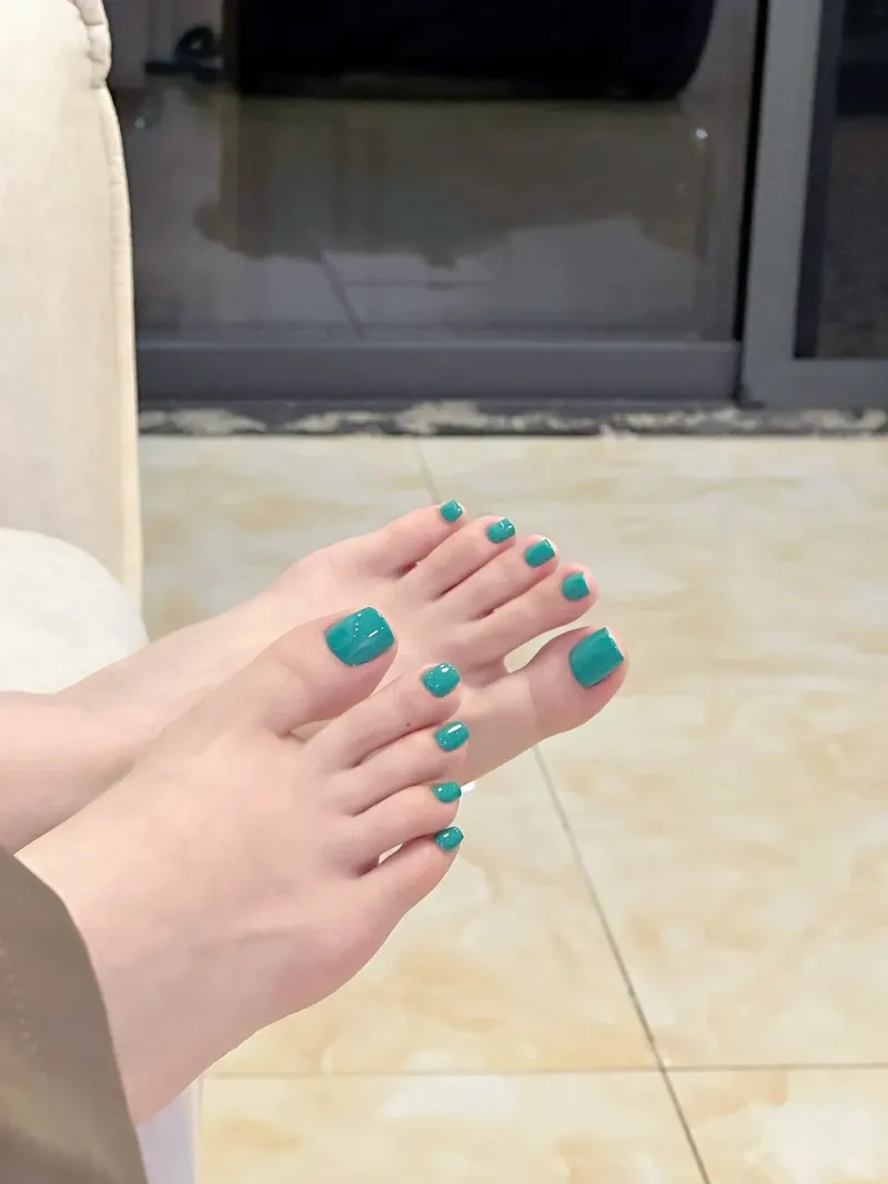 Tối giản mà đẹp với móng chân gel đơn giản