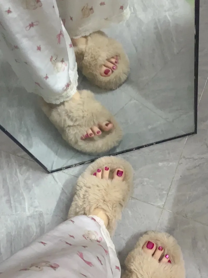 Bàn chân thêm nổi bật nhờ mẫu gel móng chân tươi mới