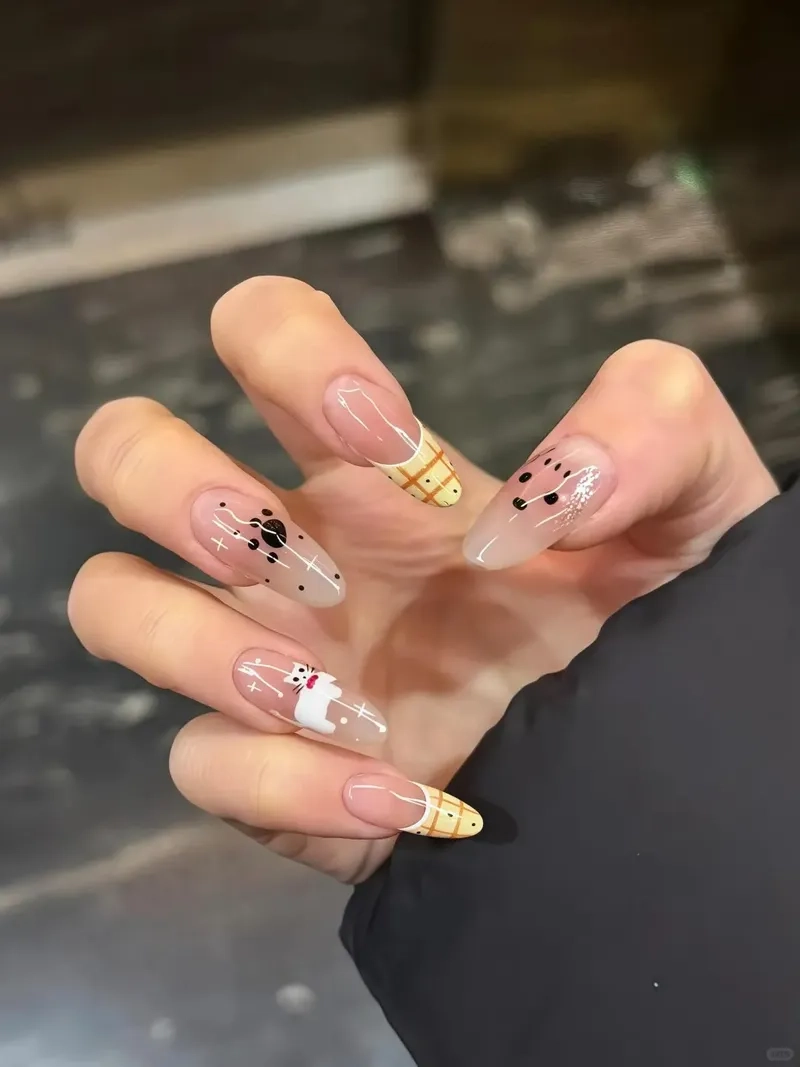 Sắc đẹp hoàn hảo từ các mẫu nail dài đẹp được yêu thích