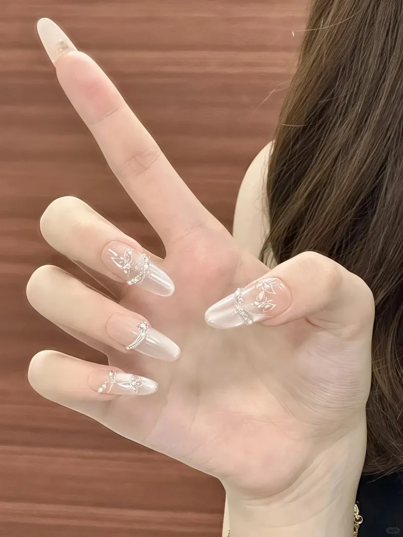 Lựa chọn hàng đầu là các mẫu nail đẹp dài nổi bật