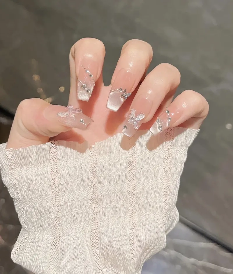 Phong cách hiện đại nhờ mẫu móng tay dài đẹp