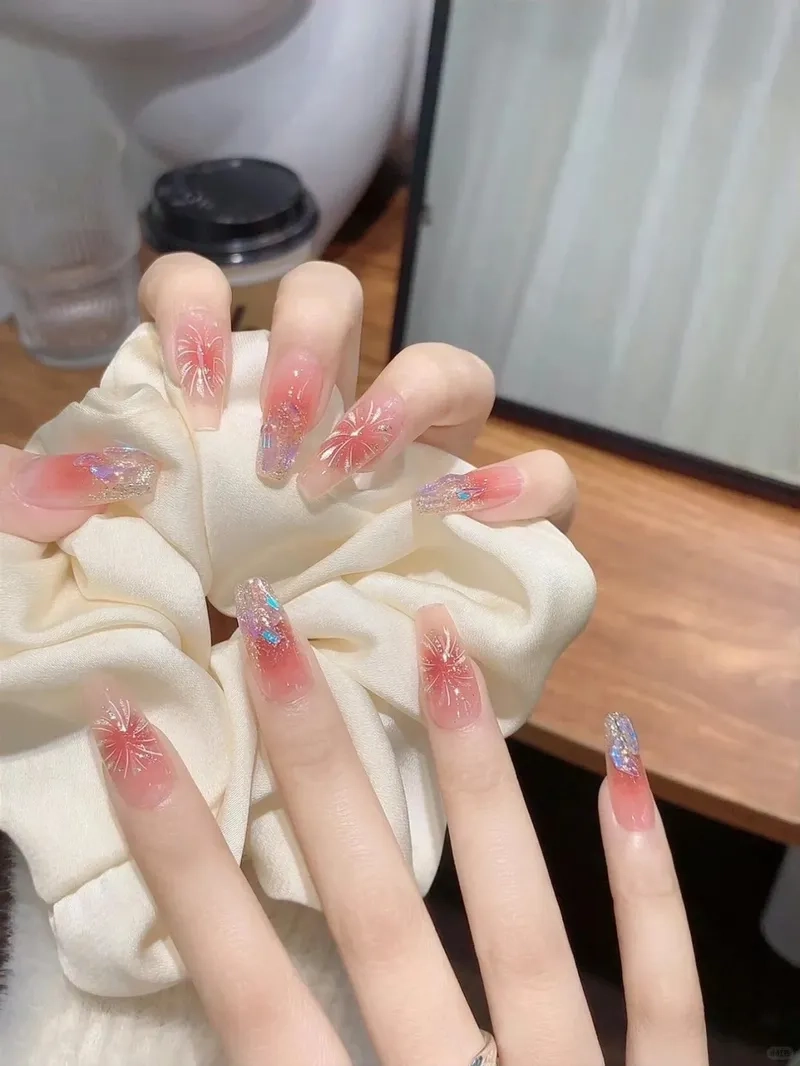 Sành điệu cùng mẫu nail đơn giản móng dài dễ thương