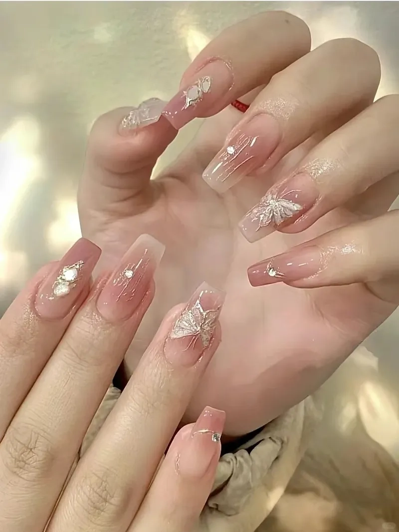 Xinh đẹp quyến rũ với nail dài xinh