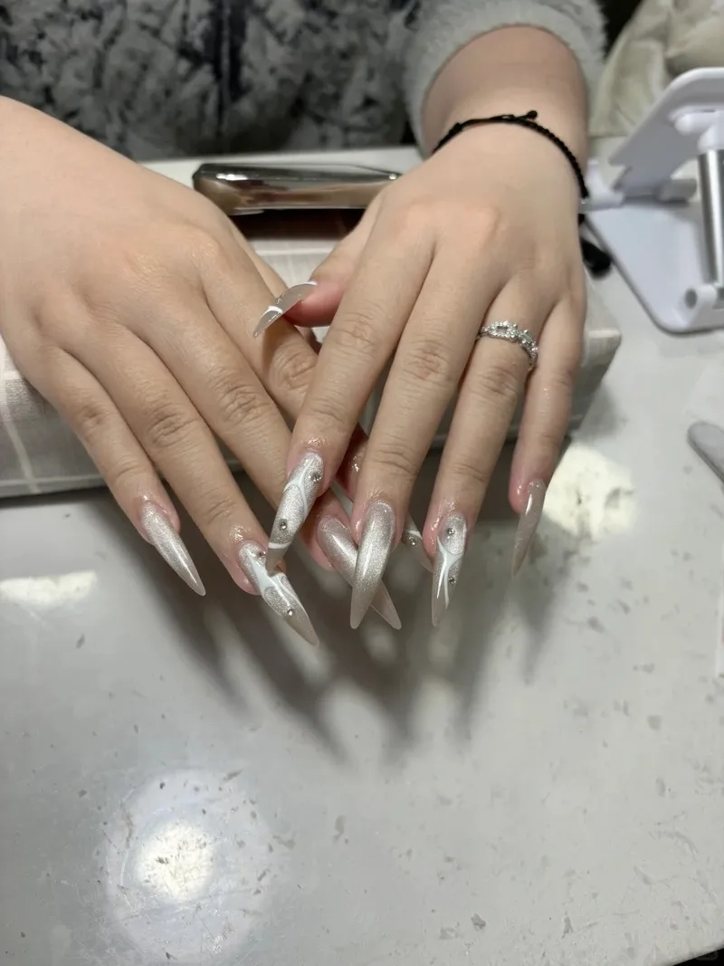 Sáng tạo cùng nail móng tay dài ấn tượng