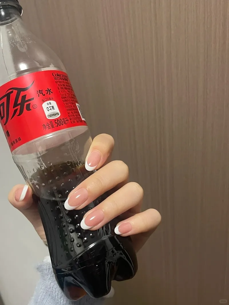 Nâng tầm vẻ đẹp với mẫu nail đầu móng trắng đẹp cuốn hút