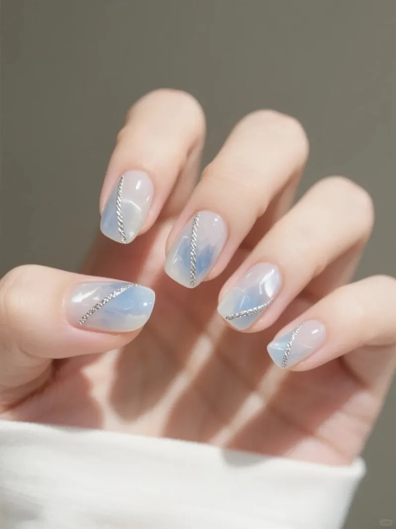 Thanh lịch cùng nail đẹp đi biển