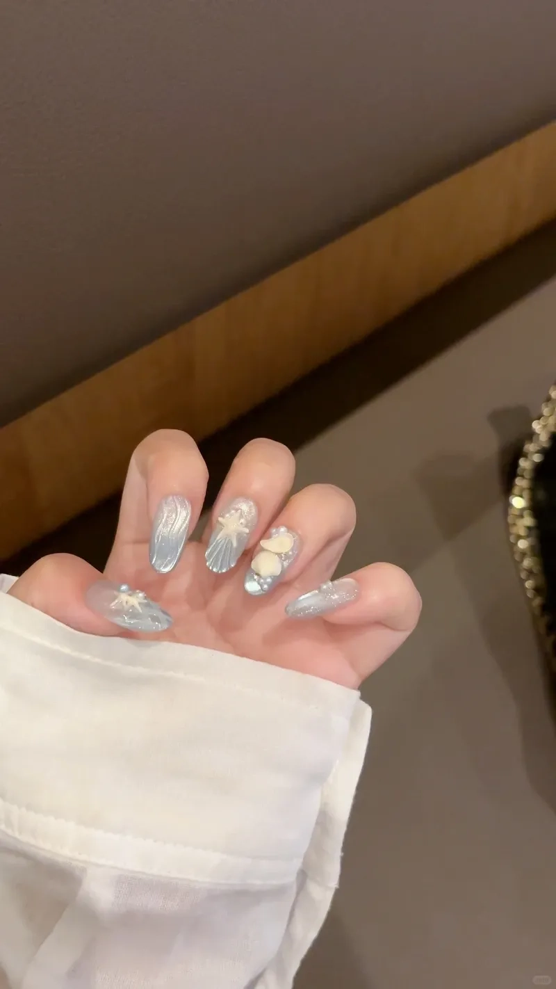 Lựa chọn hoàn hảo là những mẫu nail đi biển mới nhất