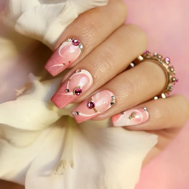 Tinh tế và nhẹ nhàng cùng các mẫu đính đá đơn giản